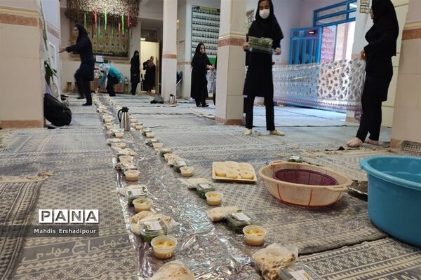 برگزاری ضیافت افطاری در دبیرستان شاهد‌ کوثر شهرستان رباط‌کریم