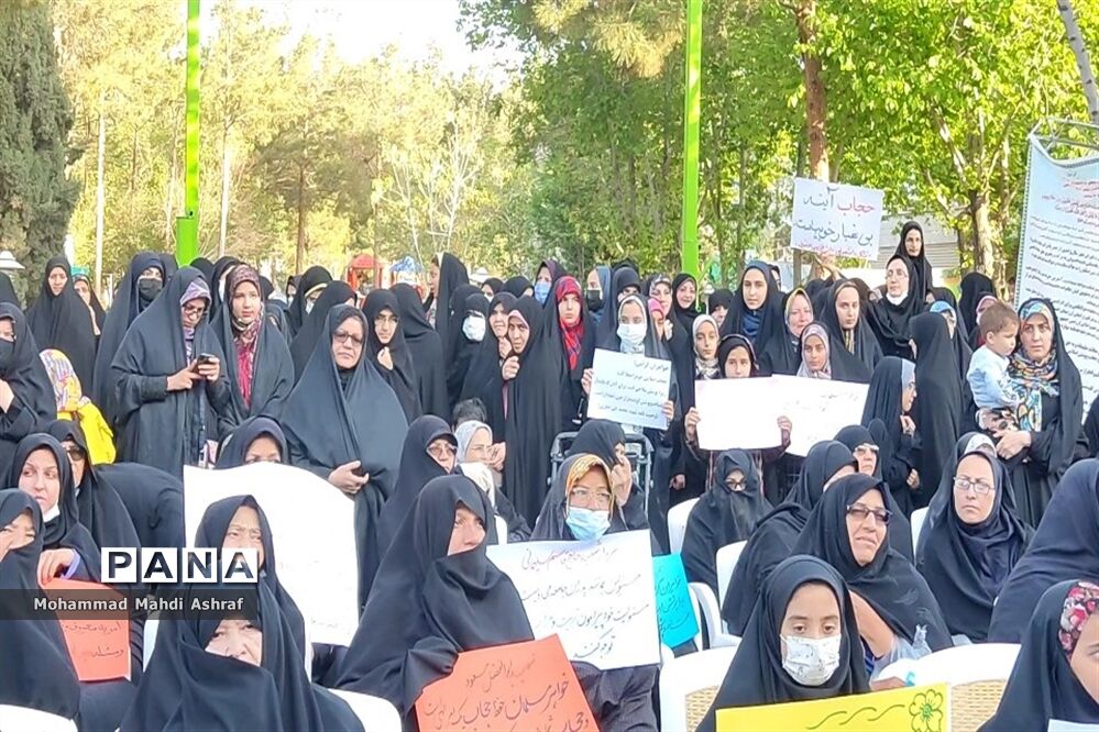 برگزاری اجتماع‌ خانوادگی‌ مدافعان‌ حریم‌ خانواده و حجاب در نایین