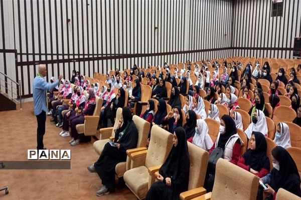 برگزاری همایش رهبران جوان سازمان دانش‌آموزی ناحیه ۳ کرج