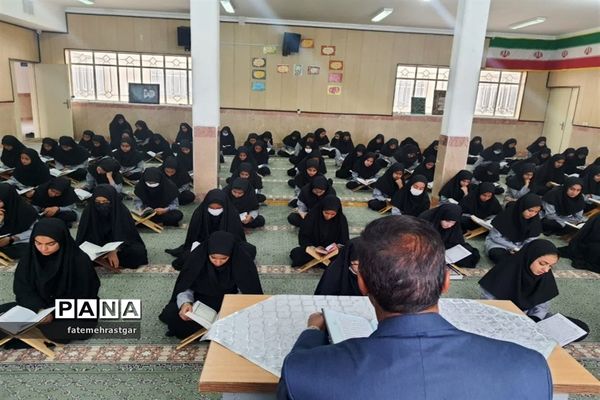 محفل انس با قرآن در مدارس ابرکوه