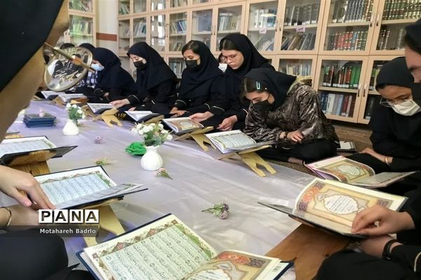 محفل جزء‌خوانی قرآن‌کریم درآموزشگاه فرزانگان نوبت اول اسلامشهر