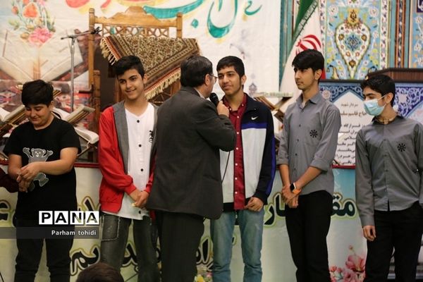 مراسم محفل انس با قرآن در واپسین روز های ماه رمضان در شهریار