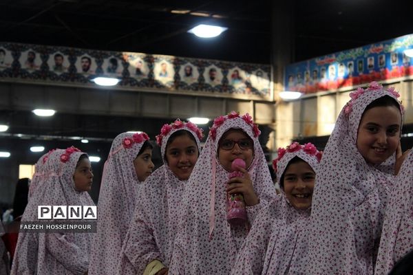جشن بزرگ ۱۶۰۰ نفره روزه اولی‌ها در بهارستان‌دو