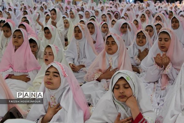 جشن بزرگ ۱۶۰۰ نفره روزه اولی‌ها در بهارستان‌دو