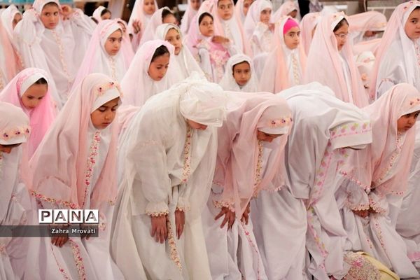 جشن بزرگ ۱۶۰۰ نفره روزه اولی‌ها در بهارستان‌دو