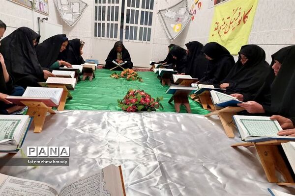 محفل انس با قرآن و  ضیافت افطاری در کانون مهدیه خاتم