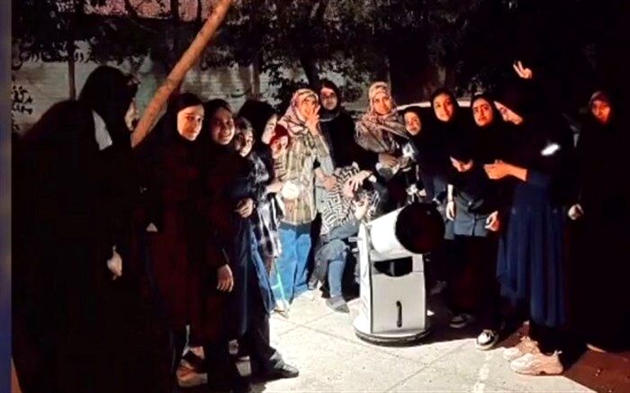 برگزاری برنامه افطار با چاشنی نجوم در هنرستان صباری قم