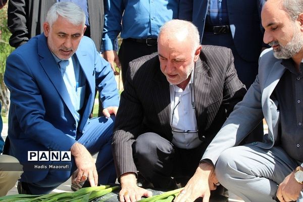 دیدار استاندار تهران از مزار شهدای گمنام بهارستان ۲