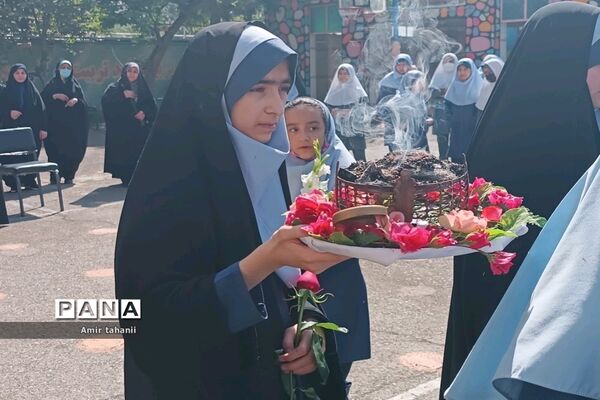 تشیع پیکر شهید گمنام در دبستان شاهد حضرت خدیجه( س) منطقه ۱۸