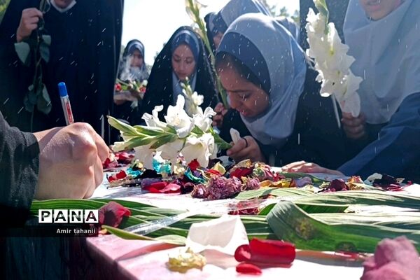 تشیع پیکر شهید گمنام در دبستان شاهد حضرت خدیجه( س) منطقه ۱۸