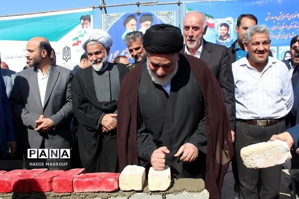 آیین خشت‌گذاری ۱۰ مدرسه در بهارستان 2