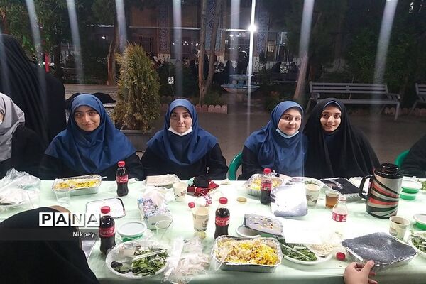 برگزاری ضیافت افطاری در دبیرستان شاهد حجاب منطقه ۱۳
