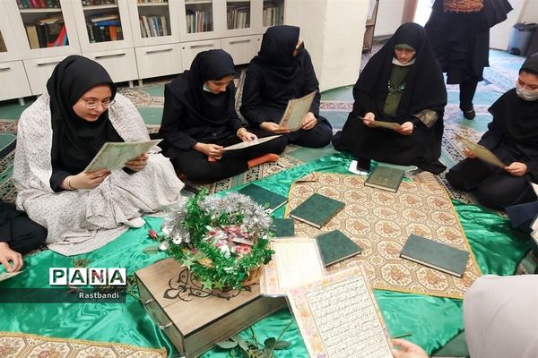 محفل انس با قرآن در دبیرستان شهیده معصومه قزوینی