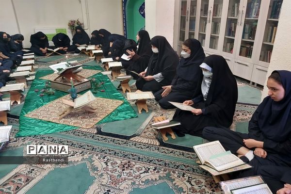 محفل انس با قرآن در دبیرستان شهیده معصومه قزوینی
