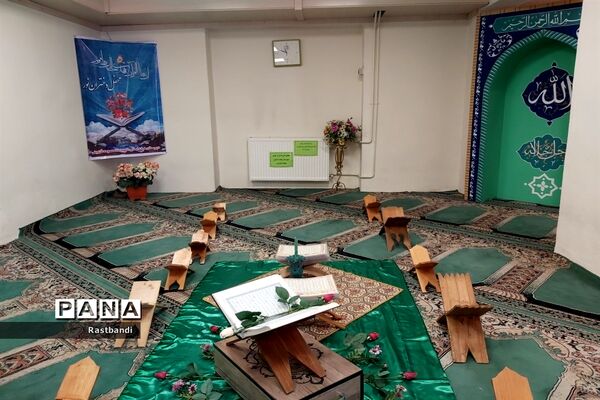 محفل انس با قرآن در دبیرستان شهیده معصومه قزوینی