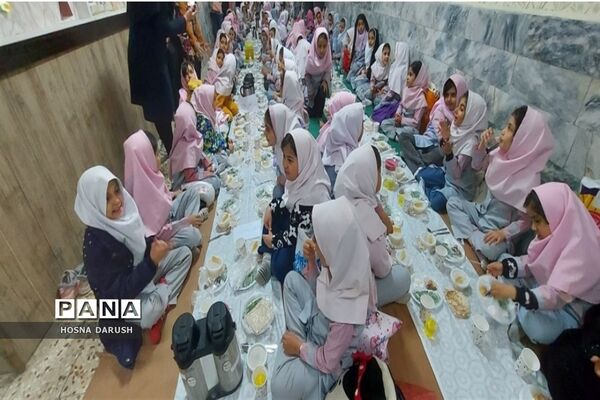 مراسم افطاری در دبستان شهدای فرهنگی ناحیه۷ مشهد