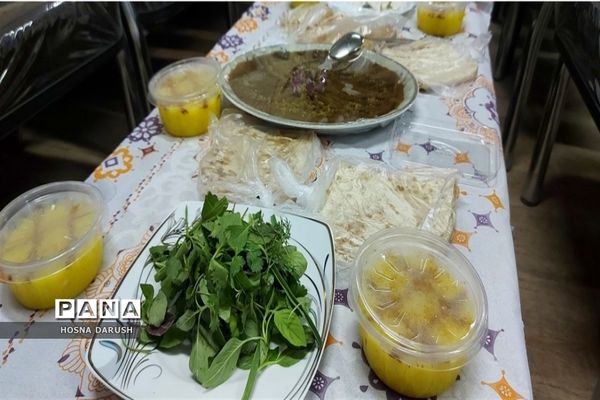 مراسم افطاری در دبستان شهدای فرهنگی ناحیه۷ مشهد