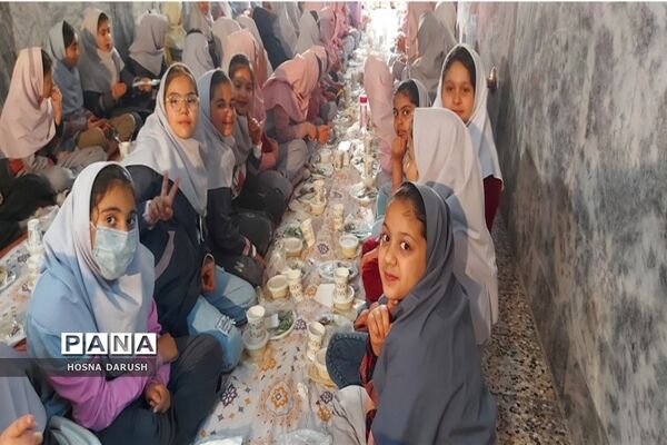 مراسم افطاری در دبستان شهدای فرهنگی ناحیه۷ مشهد