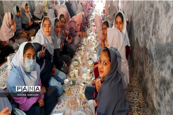 مراسم افطاری در دبستان شهدای فرهنگی ناحیه۷ مشهد