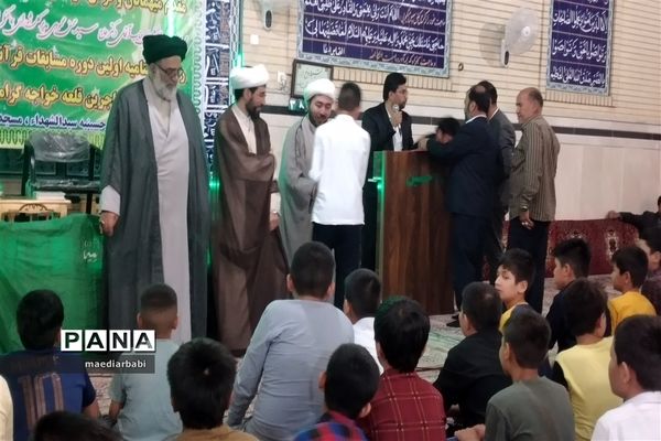اهدای جوایز به قاریان قرآن ایرانی و اتباع در مسجد قلعه خواجه