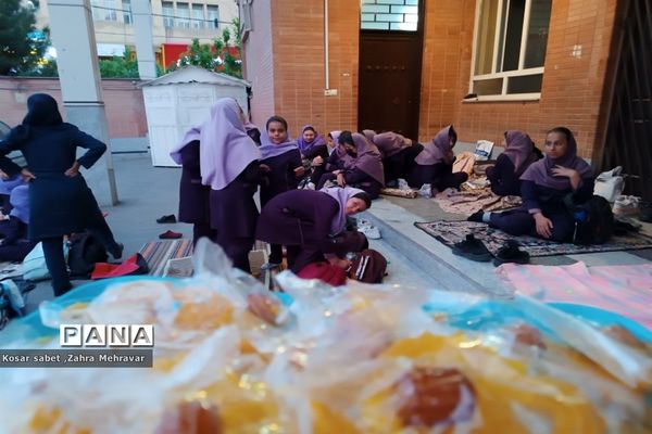 زیارت پرچم حرم امام حسین (ع) در مدرسه معارف ۶