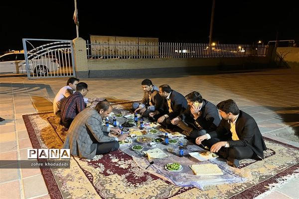 ضیافت افطاری و محفل انس با قرآن دبستان سما خاتم