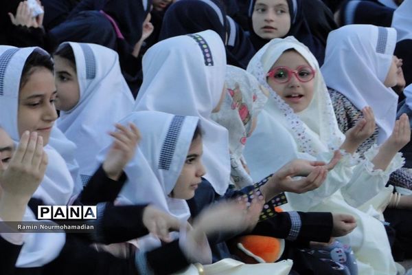 افطاری صمیمی دختران دانش آموز منطقه۹