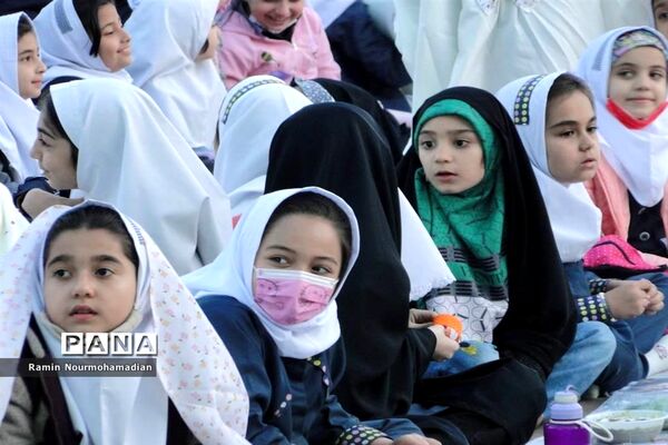 افطاری صمیمی دختران دانش آموز منطقه۹