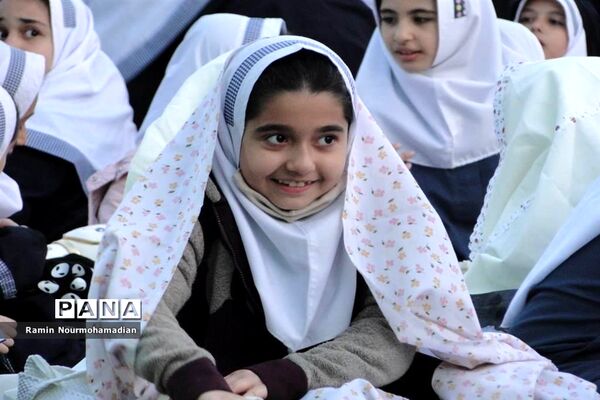 افطاری صمیمی دختران دانش آموز منطقه۹