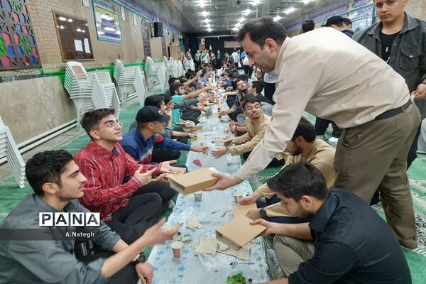 برگزاری محفل انس با قرآن در آخرین روز ماه مبارک رمضان