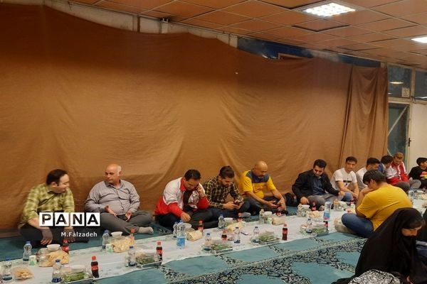 افطار در پایگاه هلال احمر