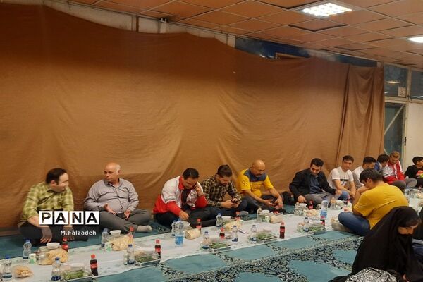 افطار در پایگاه هلال احمر