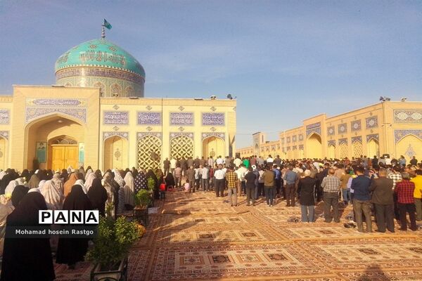 اقامه نماز عید سعید فطر در کاشمر