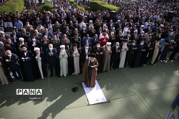 نماز عید سعید فطر به امامت رهبر انقلاب اسلامی در مصلای تهران
