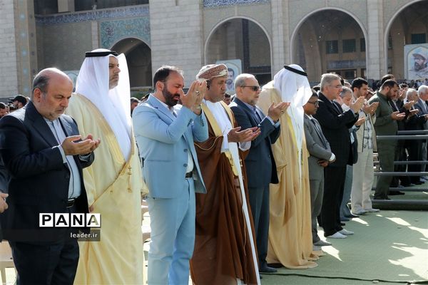 نماز عید سعید فطر به امامت رهبر انقلاب اسلامی در مصلای تهران