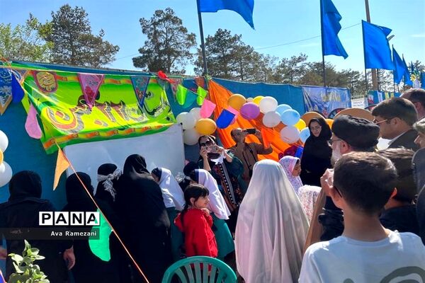 حضور دانش‌آموزان روزه‌اولی در مراسم عید فطر