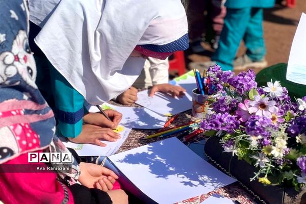 حضور دانش‌آموزان روزه‌اولی در مراسم عید فطر