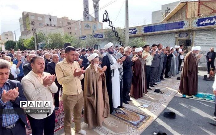 نماز عیدسعیدفطر در مسجد امام رضا(ع) قرچک/فیلم