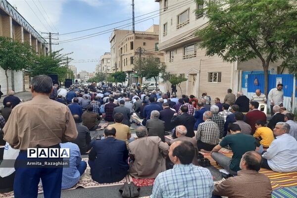 برگزاری مراسم نماز عید فطر در مسجد نبی