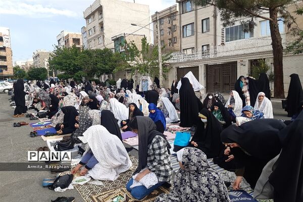برگزاری مراسم نماز عید فطر در مسجد نبی