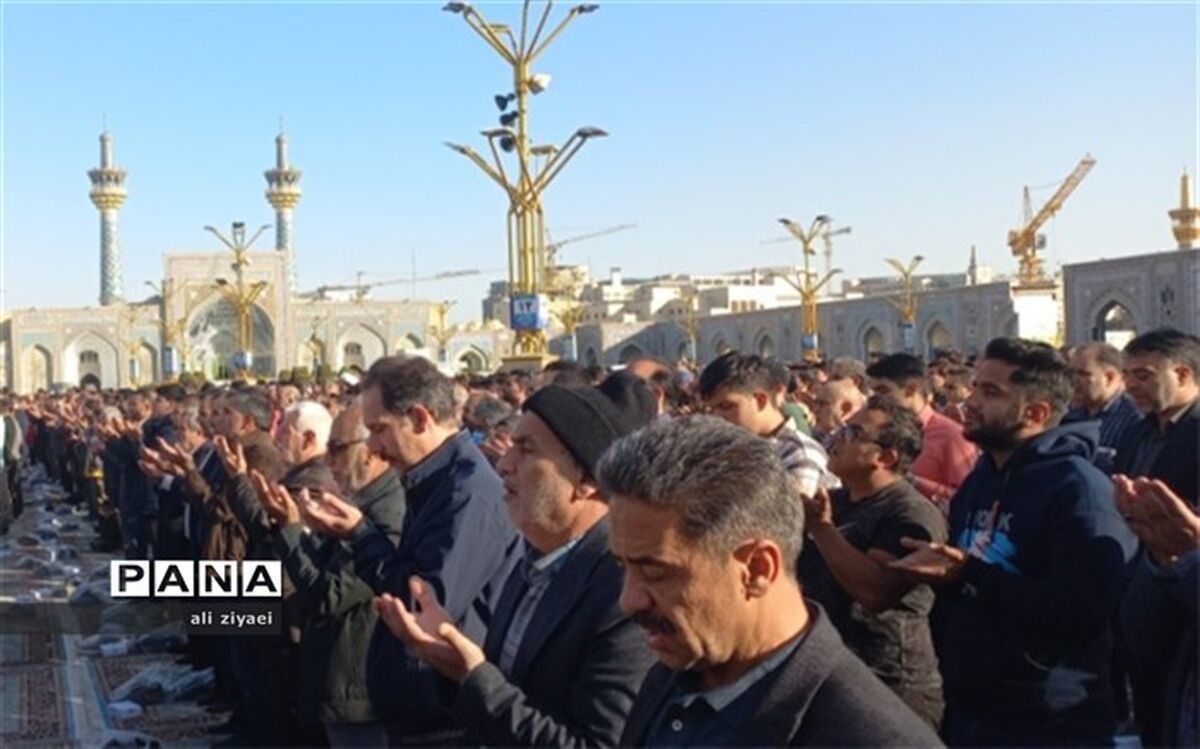 برپایی نماز عید فطر در حرم مطهر رضوی/ فیلم