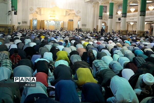 نماز عید سعید فطر در حرم حضرت معصومه (س)