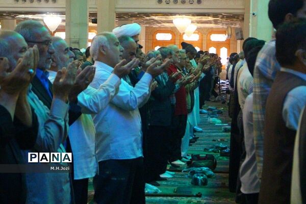 نماز عید سعید فطر در حرم حضرت معصومه (س)