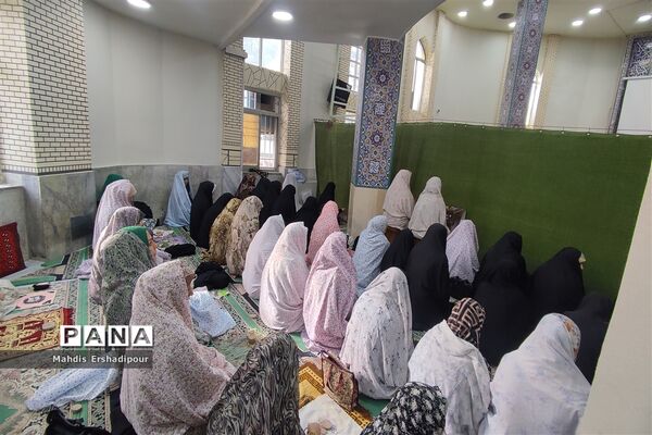 نماز عید فطر در مسجد پیامبر اعظم در شهرک شهید درخشان شهرستان رباط‌کریم