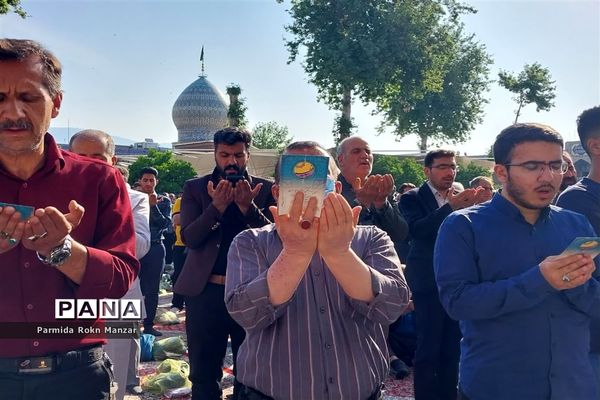 برگزاری نمازباشکوه روزعیدسعید فطر، به امامت آیت الله دژکام در حرم مطهر شاهچراغ (ع)