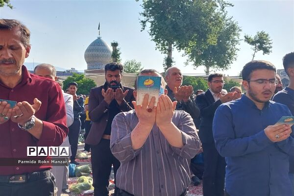 برگزاری نمازباشکوه روزعیدسعید فطر، به امامت آیت الله دژکام در حرم مطهر شاهچراغ (ع)