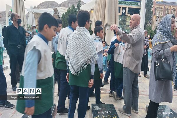 تجدید پیمان مردم غیور ایران در روز عید فطر با سردار سلیمانی و دیگر شهدا