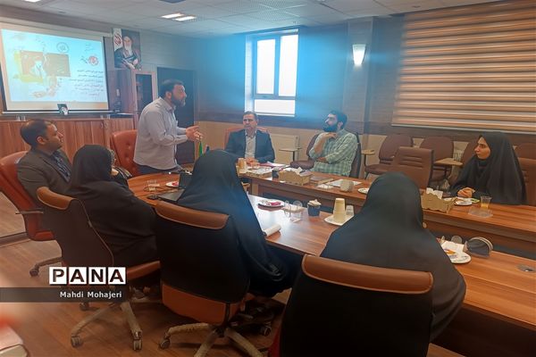 جلسه کمیته شورای دانش‌آموزی ششمین کنگره شهدا منطقه ۱۶