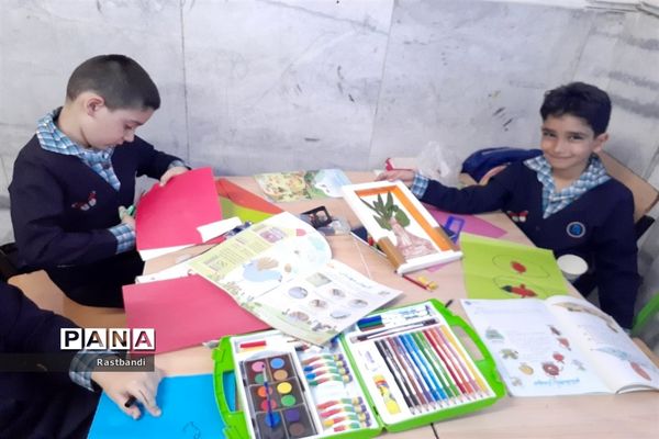 روز بدون کیف در دبستان احمد معینی منطقه ۱۳