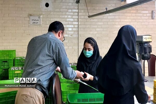 تجلیل مسئولان شهرستان نایین از کارگران برخی واحدهای صنعتی